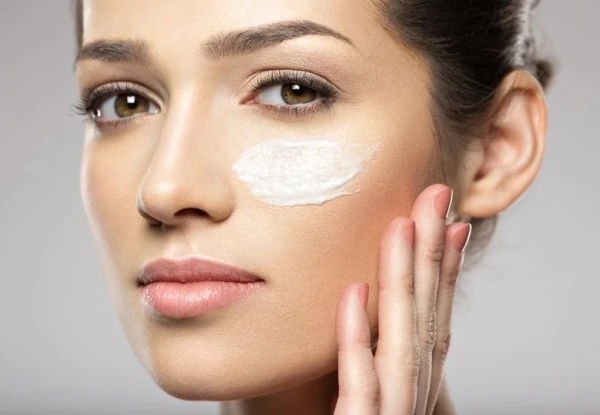 Alcohol in cosmetica, moet je het vermijden?